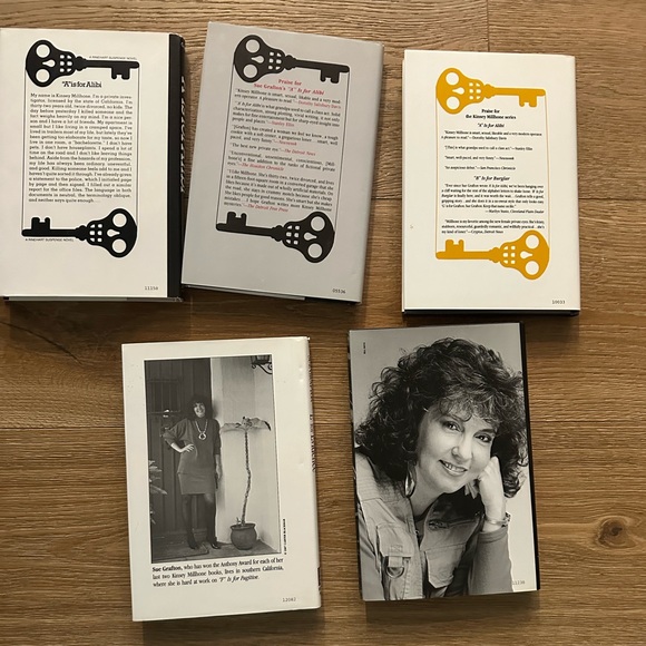 Sue Grafton Mystery Book Set Hardcover - Picture 2 of 2